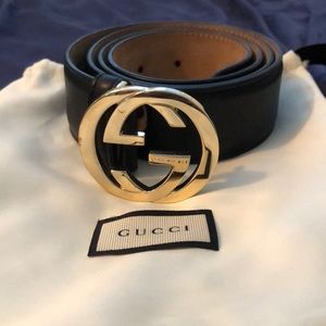 Gucci leather belt with interlocking G